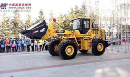 铲车视频表演,演绎工业之美